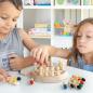 Preview: Zwei Kinder spielen gemeinsam das Memory-Schach aus Holz Taeda von InnovaGoods