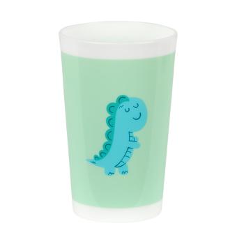 Grüner Kinderbecher Safta mit fröhlichem Dino-Motiv auf hellem Hintergrund