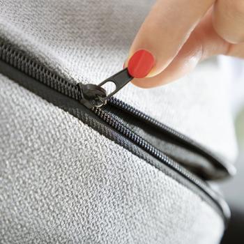 Detailaufnahme des Reißverschlusses am Shiatsu-Thermo-Massagegerät Futsa InnovaGoods für abnehmbaren Bezug