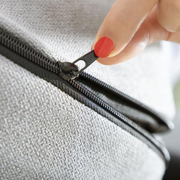 Detailaufnahme des Reißverschlusses am Shiatsu-Thermo-Massagegerät Futsa InnovaGoods für abnehmbaren Bezug